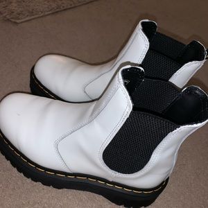 DR MARTEN’S PLATFORM CHELSEA BOOT